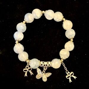 White and silver butterfly beaded bracelet #fairycore #cottagecore
18cm/7.09in